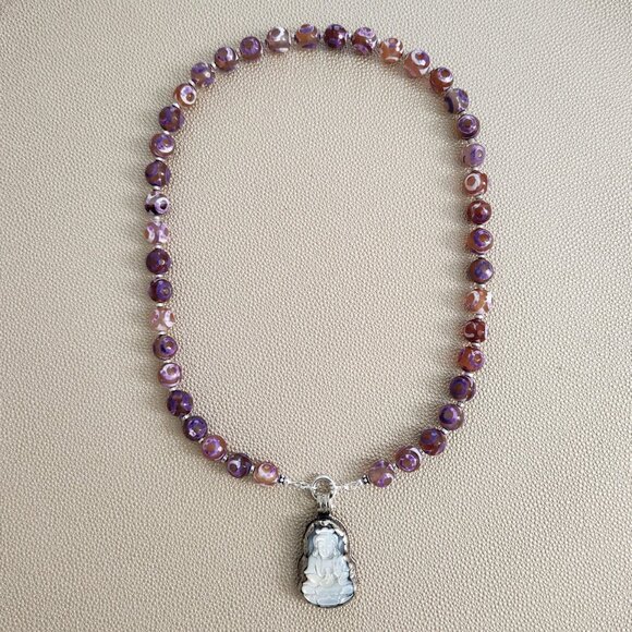 PURPLE TIBETAN AGATE NECKLACE WITH BUDDHA PENDANT - Picture 2 of 2